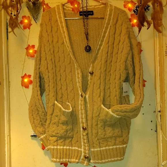 Women's Cable Knit Cardigan Sweater - Picture 3 of 4